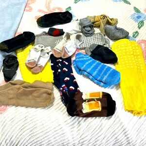 A lot of socks.  All colors. Some Bombas brand.